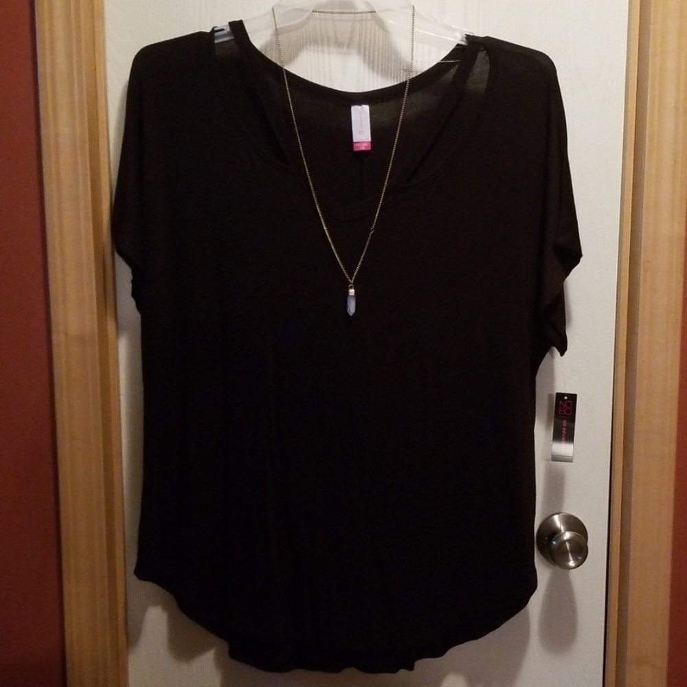 BNWT Black top w/necklace sz jrs 2xl